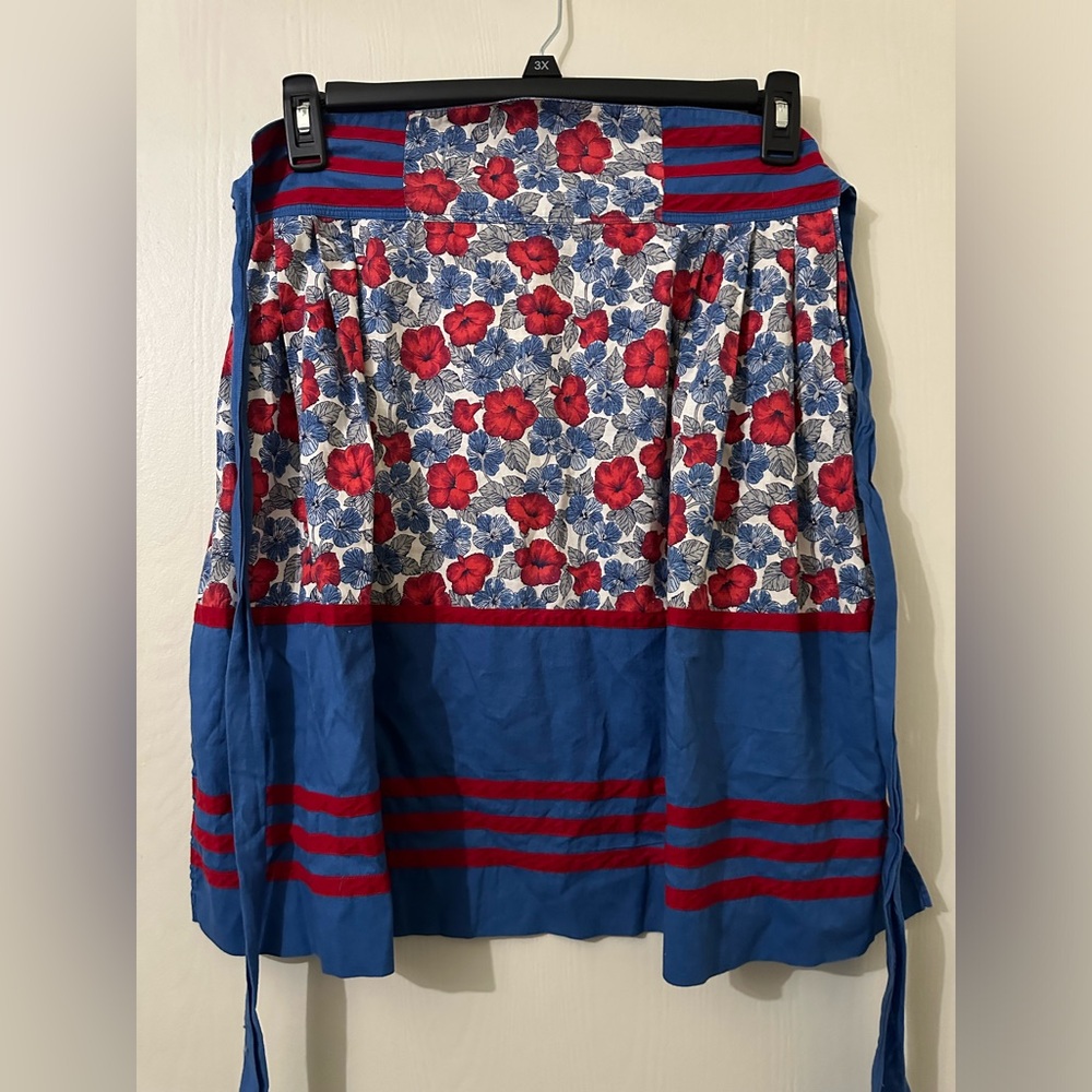 Apron - Picture 2 of 3